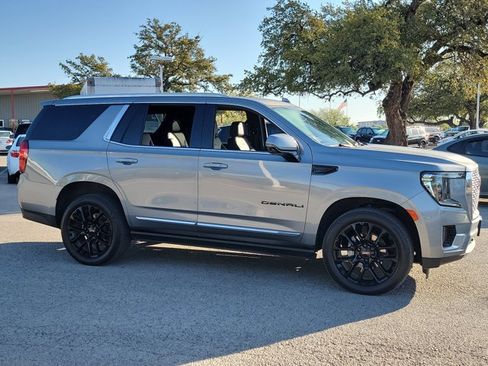 Used 2023 GMC Yukon Denali image 4