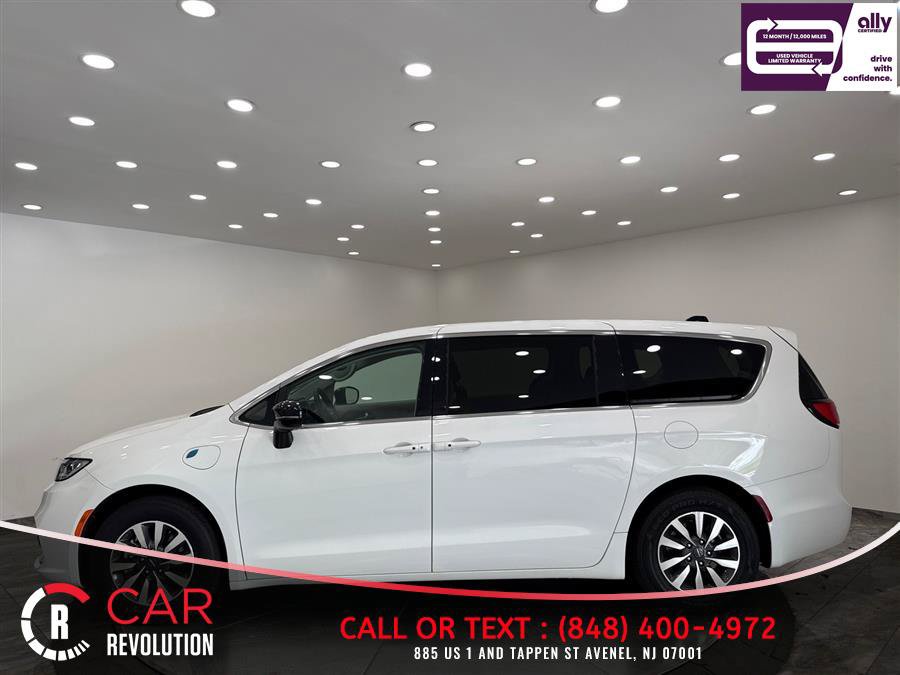 Used 2024 Chrysler Pacifica Limited FWD image 4