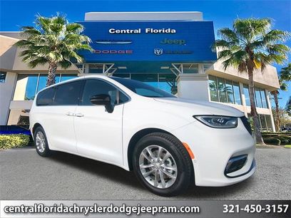 New 2026 Chrysler Pacifica Select