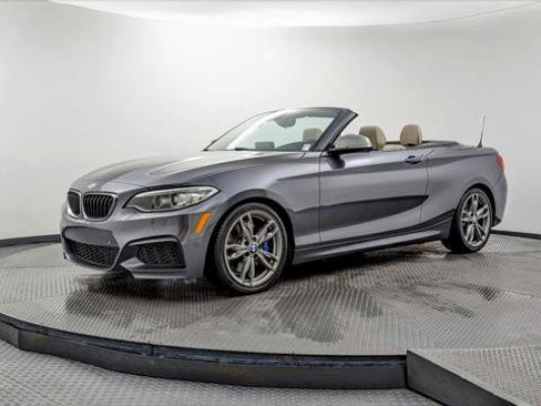 Used 2015 BMW M235i Convertible image 2