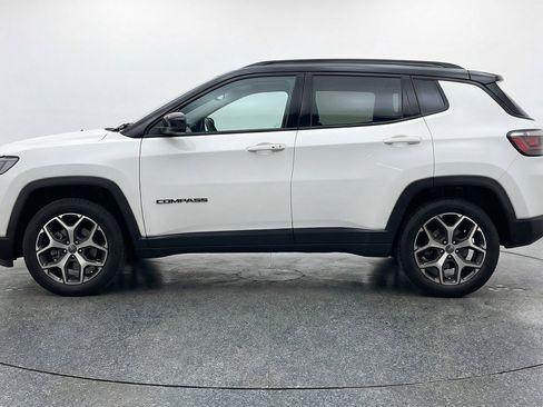 Used 2025 Jeep Compass Limited image 5