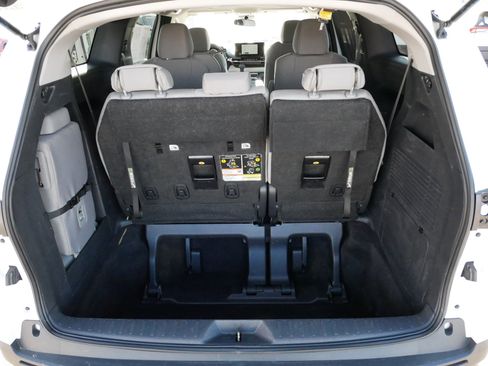 Certified 2025 Toyota Sienna LE image 18