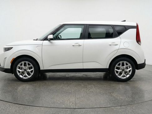 Used 2025 Kia Soul LX w/ LX Technology Package FWD image 5