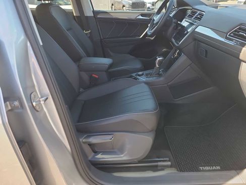 Used 2022 Volkswagen Tiguan SE image 22
