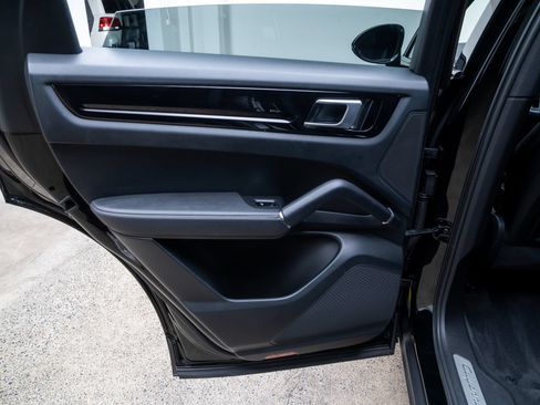 Used 2019 Porsche Cayenne AWD/4WD image 20