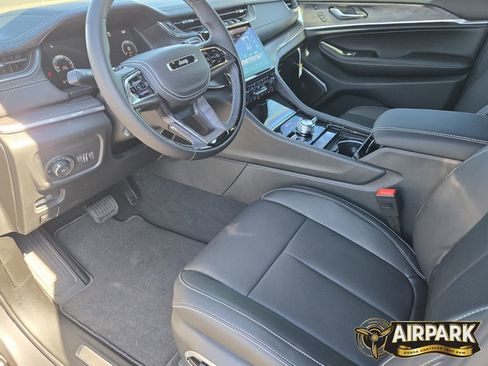 New 2025 Jeep Grand Cherokee Overland w/ Adv Protech Group III AWD/4WD image 17