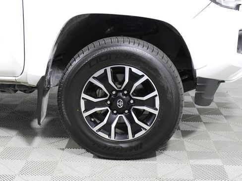 Used 2020 Toyota Tacoma TRD Sport w/ Technology Package AWD/4WD image 45