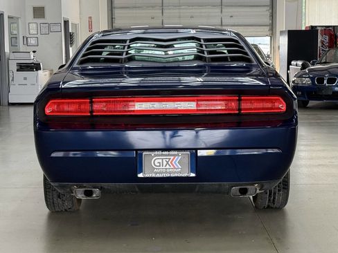 Used 2014 Dodge Challenger SXT RWD image 4