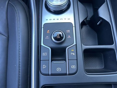 Used 2025 Kia Sorento EX w/ EX Panoramic Sunroof Package image 23