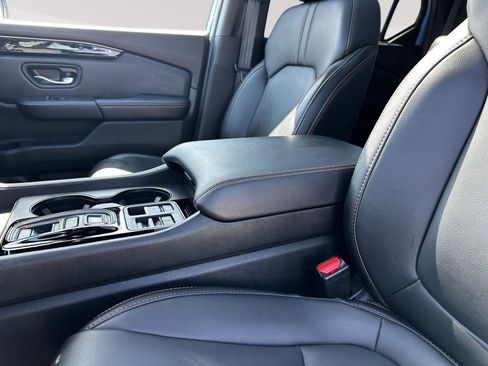 Certified 2024 Honda Pilot TrailSport image 17