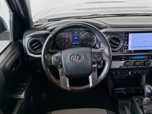 Used 2020 Toyota Tacoma TRD Sport w/ Technology Package image 18