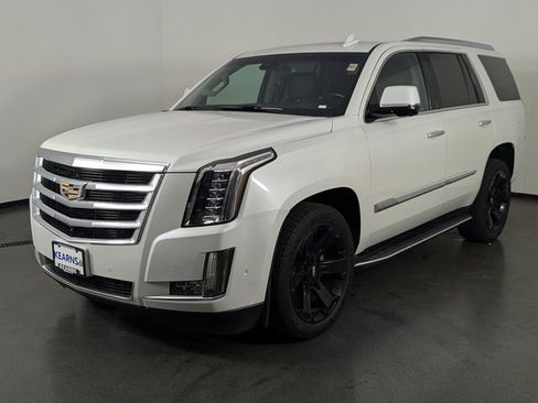 Used 2019 Cadillac Escalade Luxury image 4