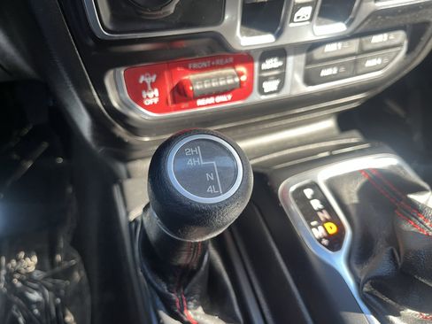 Used 2021 Jeep Gladiator Rubicon w/ Trailer Tow Package image 29