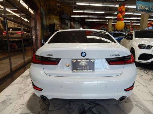 Used 2021 BMW 330i xDrive Sedan w/ Premium Package image 6