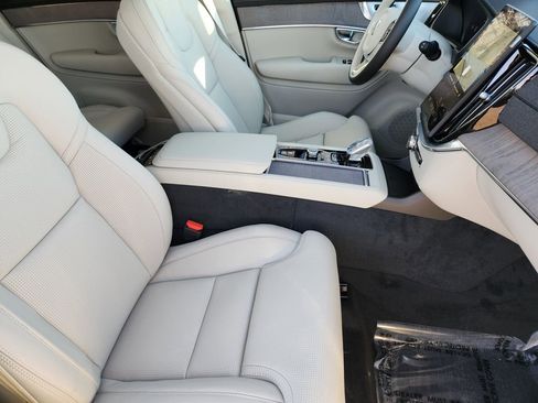 New 2026 Volvo XC90 T8 Ultra w/ Lounge Package image 4