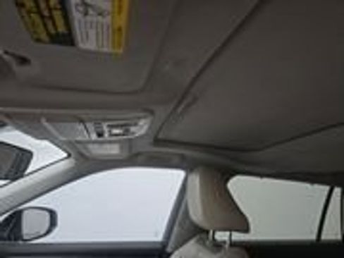 Used 2021 Toyota Highlander XLE image 12