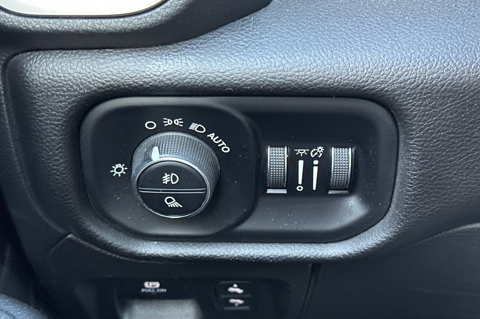 Used 2025 RAM 1500 Big Horn AWD/4WD image 39