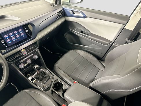 Certified 2023 Volkswagen Taos SE w/ Panoramic Sunroof Package image 22