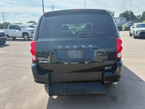 Used 2018 Dodge Grand Caravan SXT w/ Driver Convenience Group FWD image 12