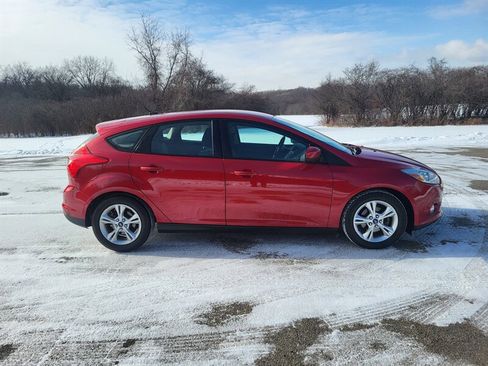 Used 2012 Ford Focus SE w/ SE Sport Pkg image 6