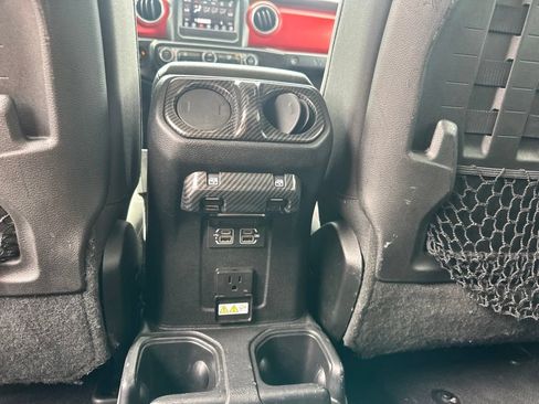 Used 2018 Jeep Wrangler Unlimited Rubicon AWD/4WD image 23