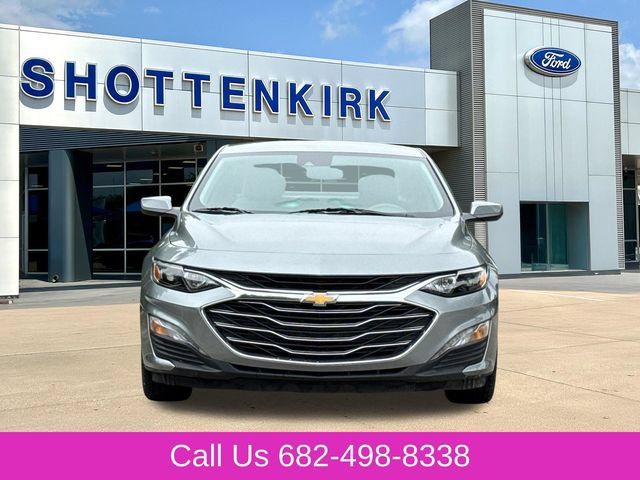 Used 2025 Chevrolet Malibu LT FWD image 2