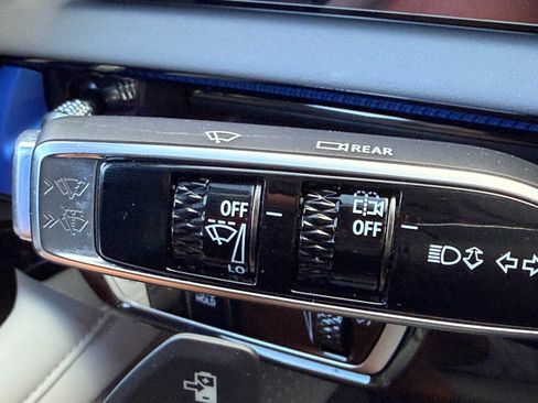 Used 2025 Cadillac Optiq Sport 1 AWD/4WD image 27