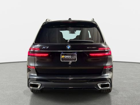 Used 2024 BMW X7 xDrive40i w/ M Sport Package AWD/4WD image 4