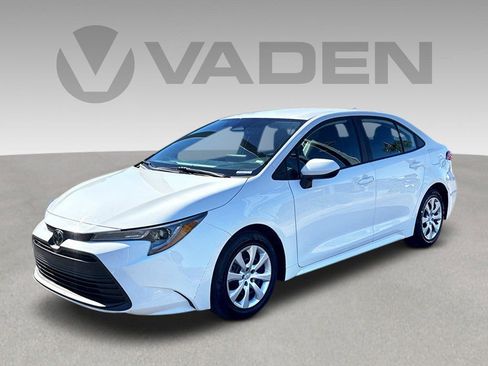 Used 2023 Toyota Corolla LE FWD image 3