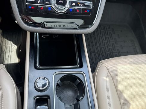 Used 2022 Lincoln Corsair AWD w/ Premium Package image 25
