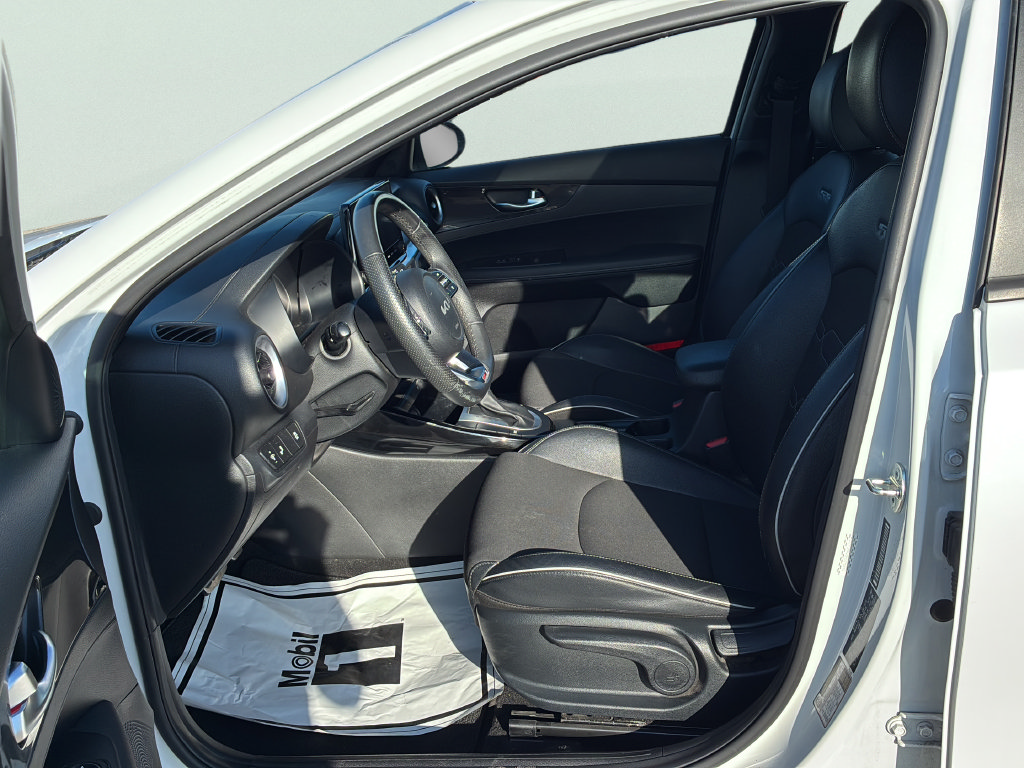 Used 2024 Kia Forte GT-Line w/ GT-Line Premium Package FWD image 14