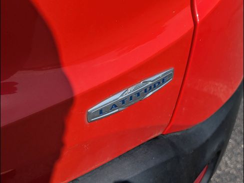 Used 2018 Jeep Renegade Latitude FWD image 8