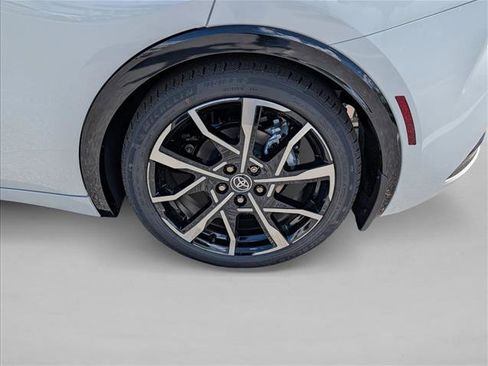 New 2026 Toyota Prius Plug-In Hybrid FWD image 10