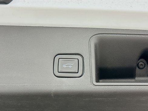 Used 2024 GMC Terrain SLT image 31