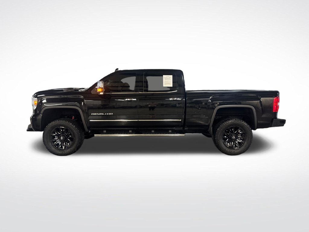 Used 2018 GMC Sierra 2500 Denali w/ Duramax Plus Package AWD/4WD image 2