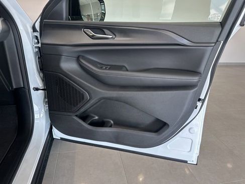 New 2025 Jeep Grand Cherokee L Altitude image 56