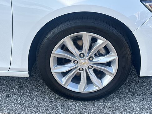 Used 2024 Chevrolet Malibu LT FWD image 12