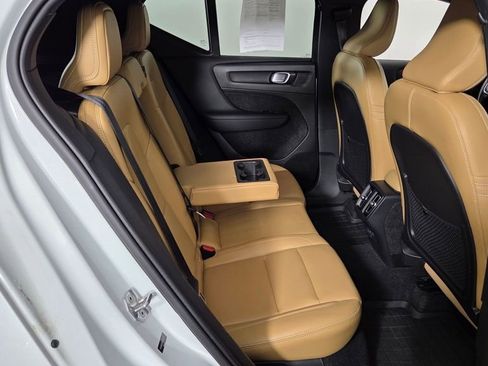 Used 2019 Volvo XC40 T5 Inscription image 32