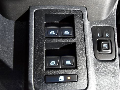 Used 2023 Ford Bronco Everglades image 45