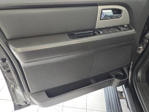 Used 2013 Ford Expedition Limited image 21