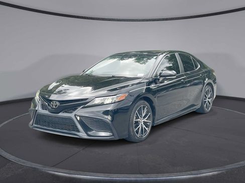 Used 2021 Toyota Camry SE w/ Cold Weather Package AWD/4WD image 1