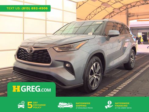Used 2022 Toyota Highlander XLE FWD image 1