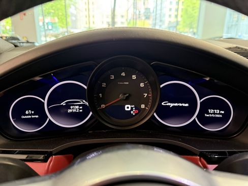 Used 2023 Porsche Cayenne AWD/4WD image 15
