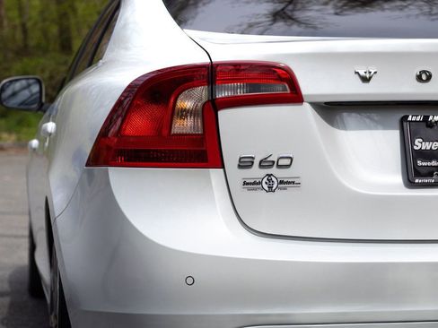 Used 2015 Volvo S60 T6 Platinum FWD image 9