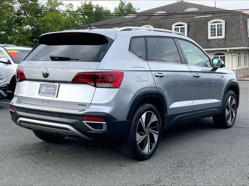 Used 2024 Volkswagen Taos SE w/ Panoramic Sunroof Package AWD/4WD image 7
