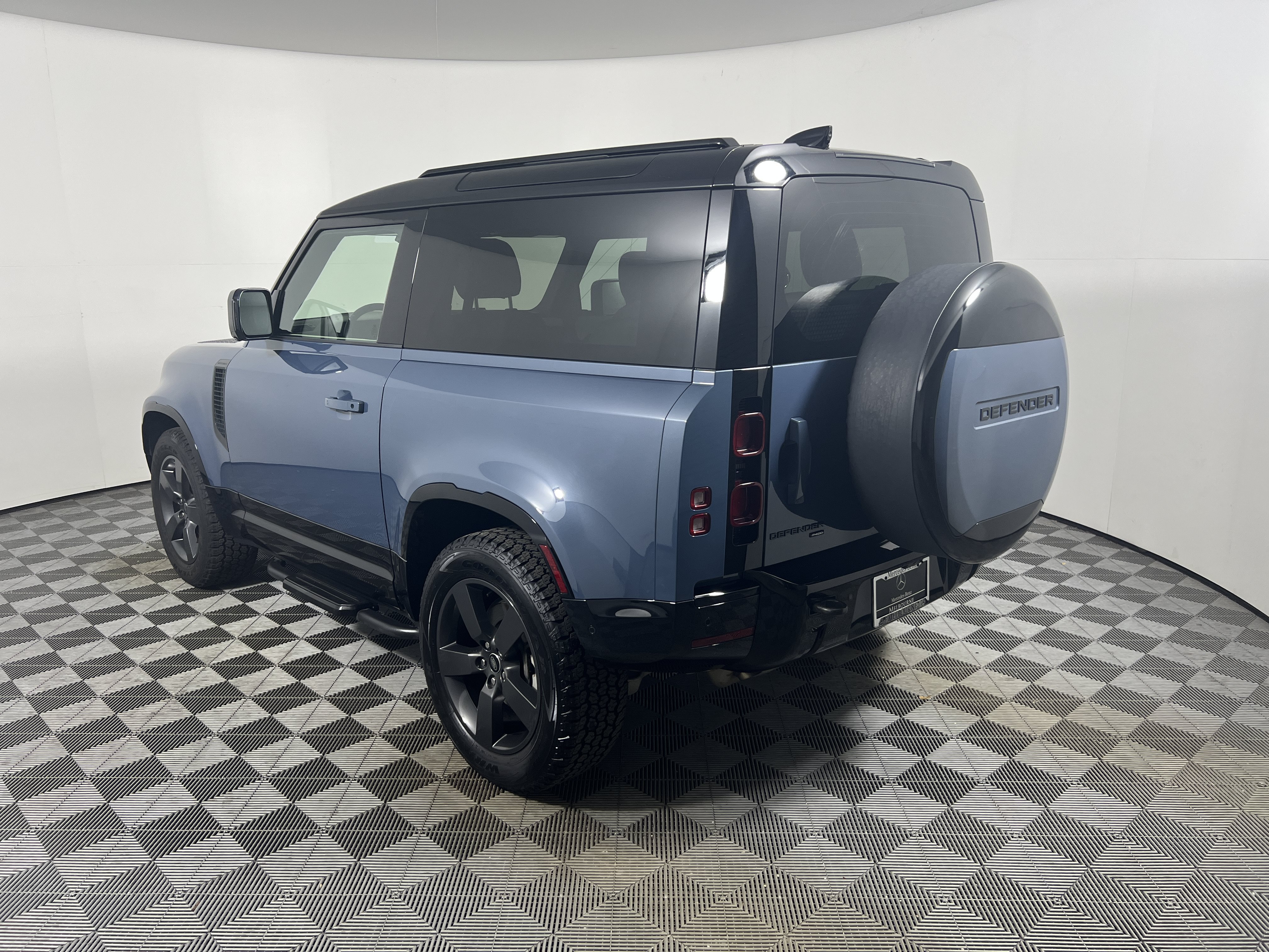 Used 2022 Land Rover Defender 90 X-Dynamic SE AWD/4WD image 3