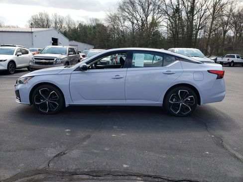 Used 2023 Nissan Altima 2.5 SR w/ SR Premium Package AWD/4WD image 8