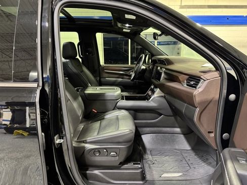 Used 2022 GMC Yukon Denali w/ Denali Premium Package image 17