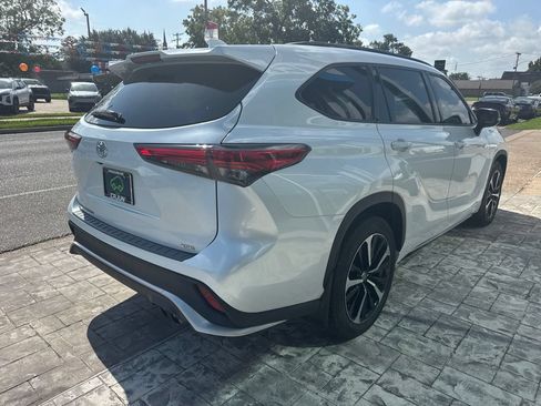 Used 2022 Toyota Highlander XSE FWD image 7