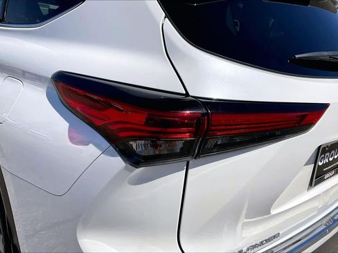Used 2020 Toyota Highlander Platinum image 29